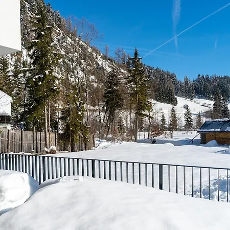 Holiday home In Near Lift, Cleaning Included *
