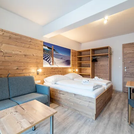 Holiday home In Near Lift, Cleaning Included *